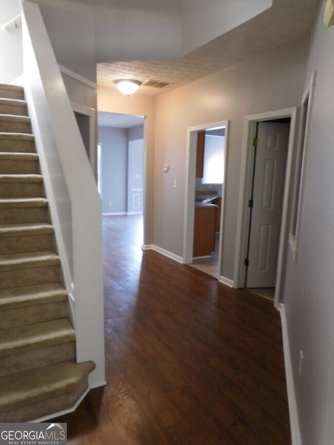 Building Photo - 566 Pond Lillies Rd SE