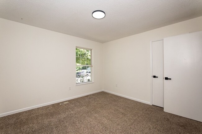 Building Photo - Three Bedroom Home Move in ready!