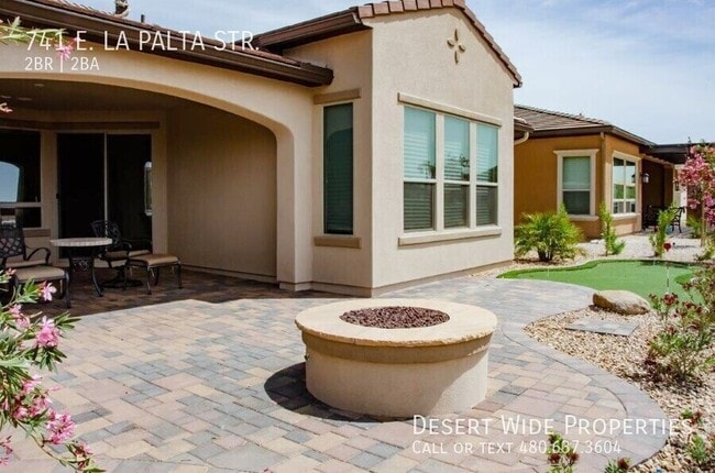 Building Photo - 741 E La Palta St