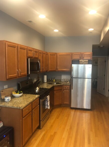 Building Photo - 3633 N Elston Ave