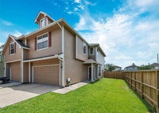 Building Photo - 14425 Rosehedge Ct
