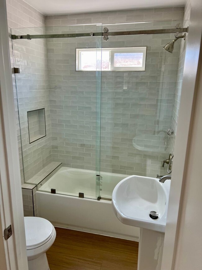 Building Photo - 2134 Wayside St