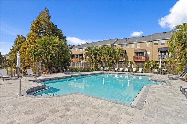 Building Photo - 3023 Pointeview Dr