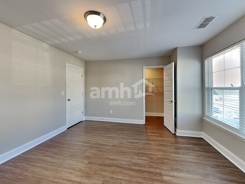 Building Photo - 5340 Tupelo St