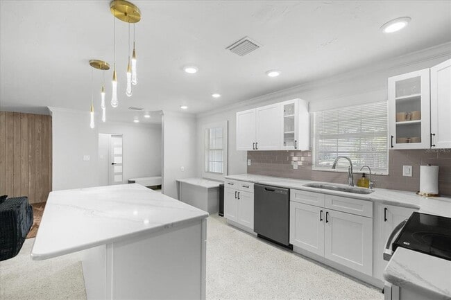 Building Photo - 10001 S Yacht Club Dr