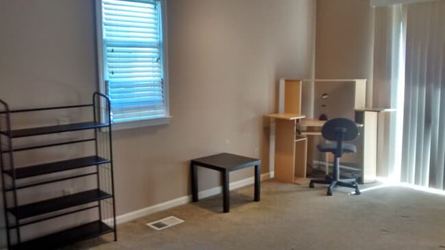 Building Photo - 945 Chinoe Rd