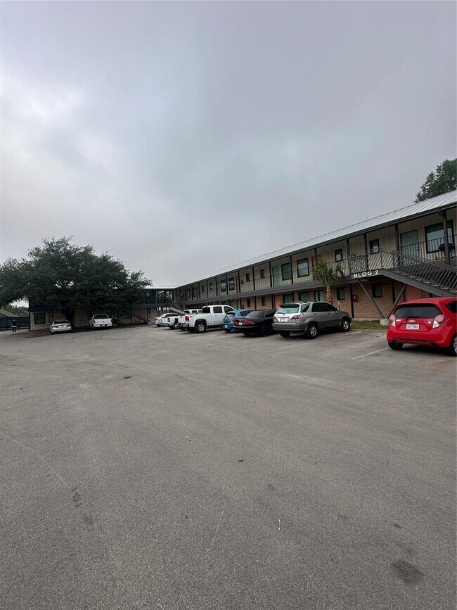 Building Photo - 9133 Northgate Blvd