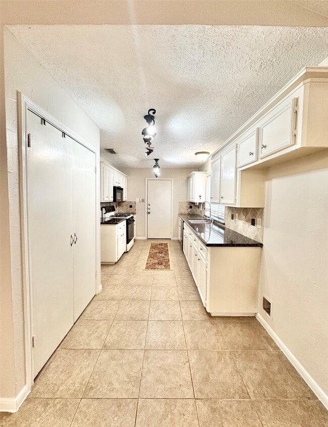 Building Photo - 11614 Easterling Dr