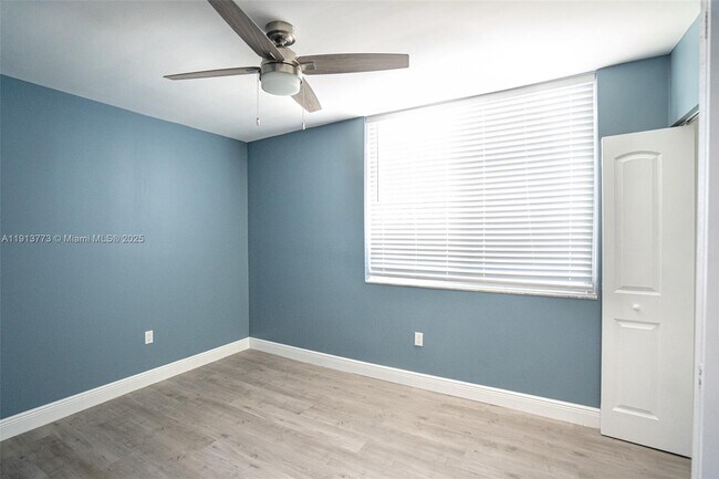 Building Photo - 1070 W 43rd Pl