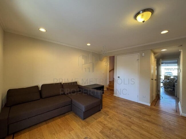 Building Photo - 60 Surrey Ct