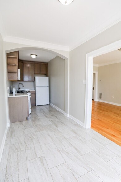 Building Photo - 3022 N Cicero Ave