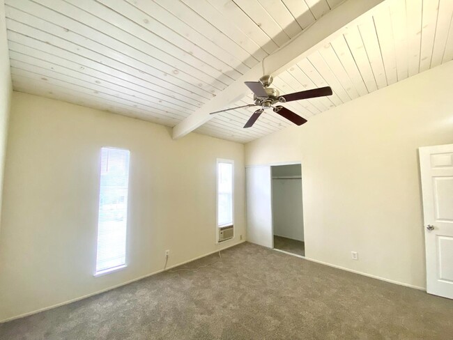 Building Photo - 692 Cabot Way