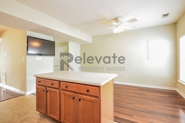 Building Photo - 5504 Springwater Ln