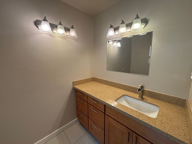 Building Photo - Great Priced Westlake Condo with Electric ...