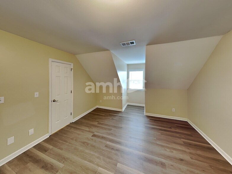 Building Photo - 2702 Camden Ct