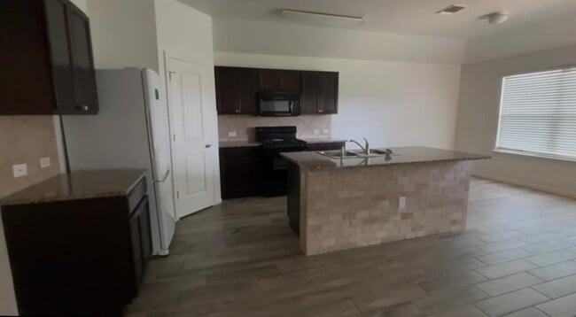 Building Photo - 137 Rafe Ct