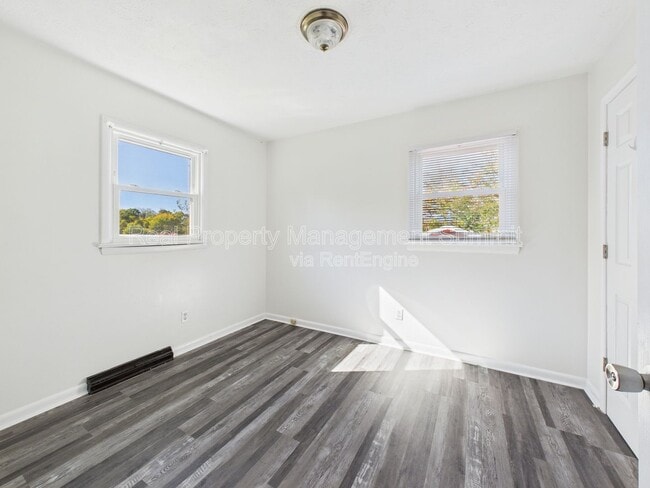 Building Photo - 318 Amherst Rd