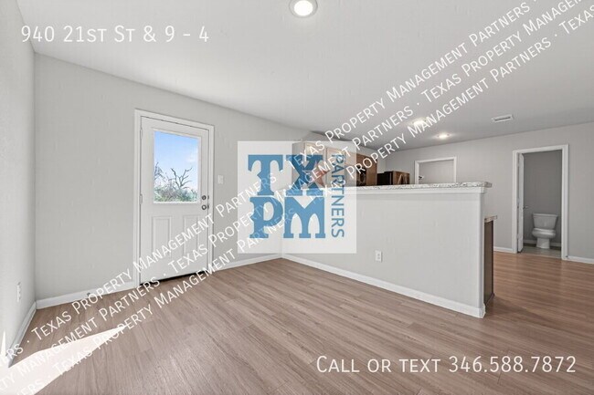 Building Photo - 940 21st St