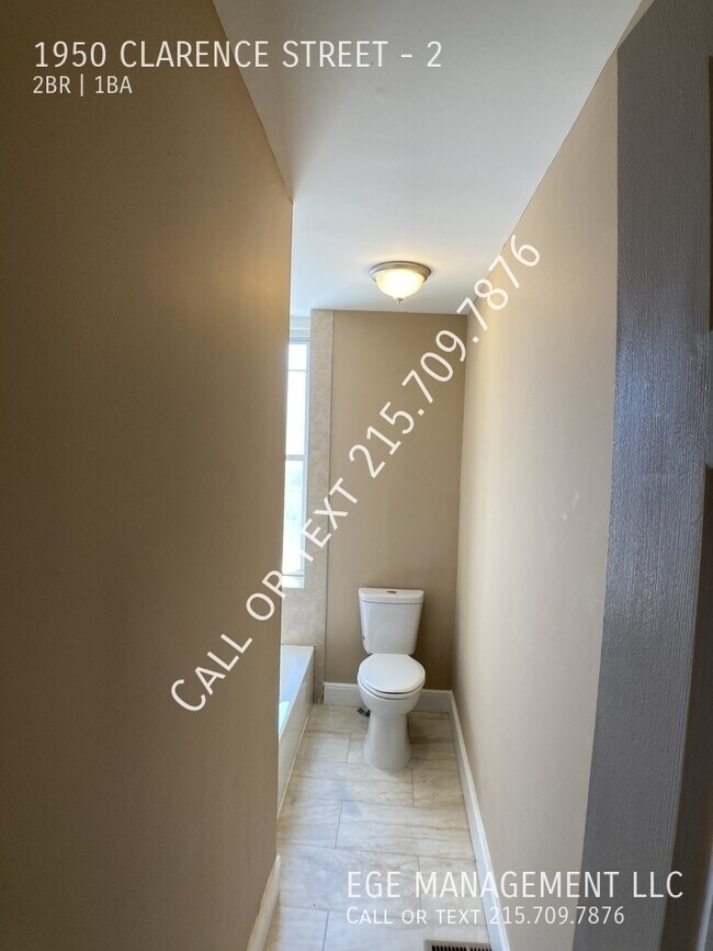 Building Photo - 1950 Clarence St