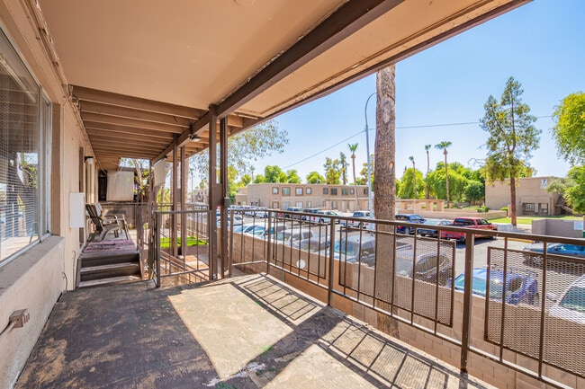 Building Photo - 2413 W Hazelwood St