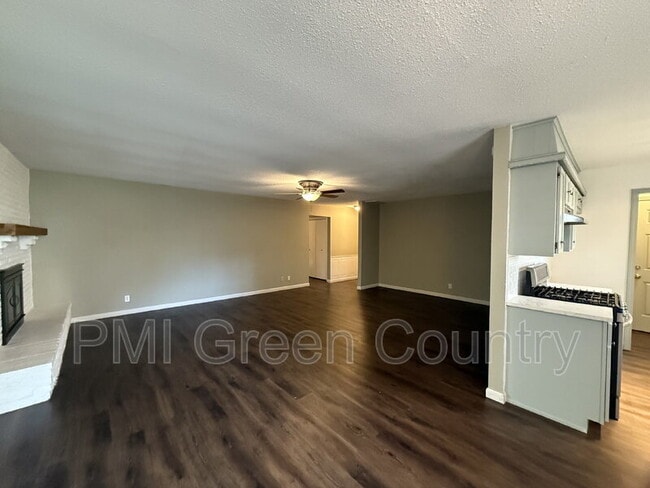 Building Photo - 2019 S Gum Ave