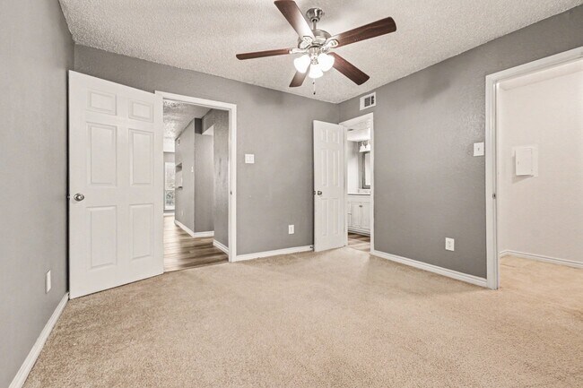 Building Photo - 3645 W Northgate Dr