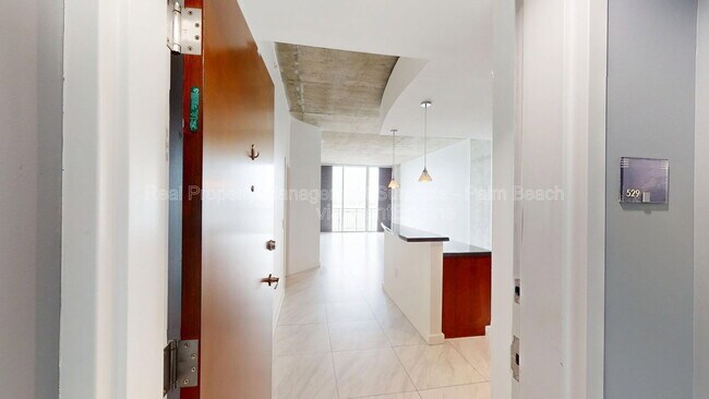 Building Photo - 300 S Australian Ave