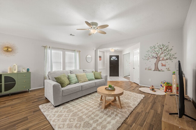 Building Photo - 22211 Bellow Glen Dr