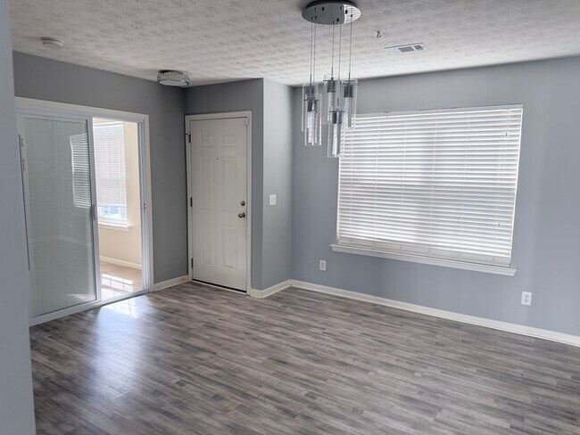 Building Photo - House 4 Beds 3 Baths