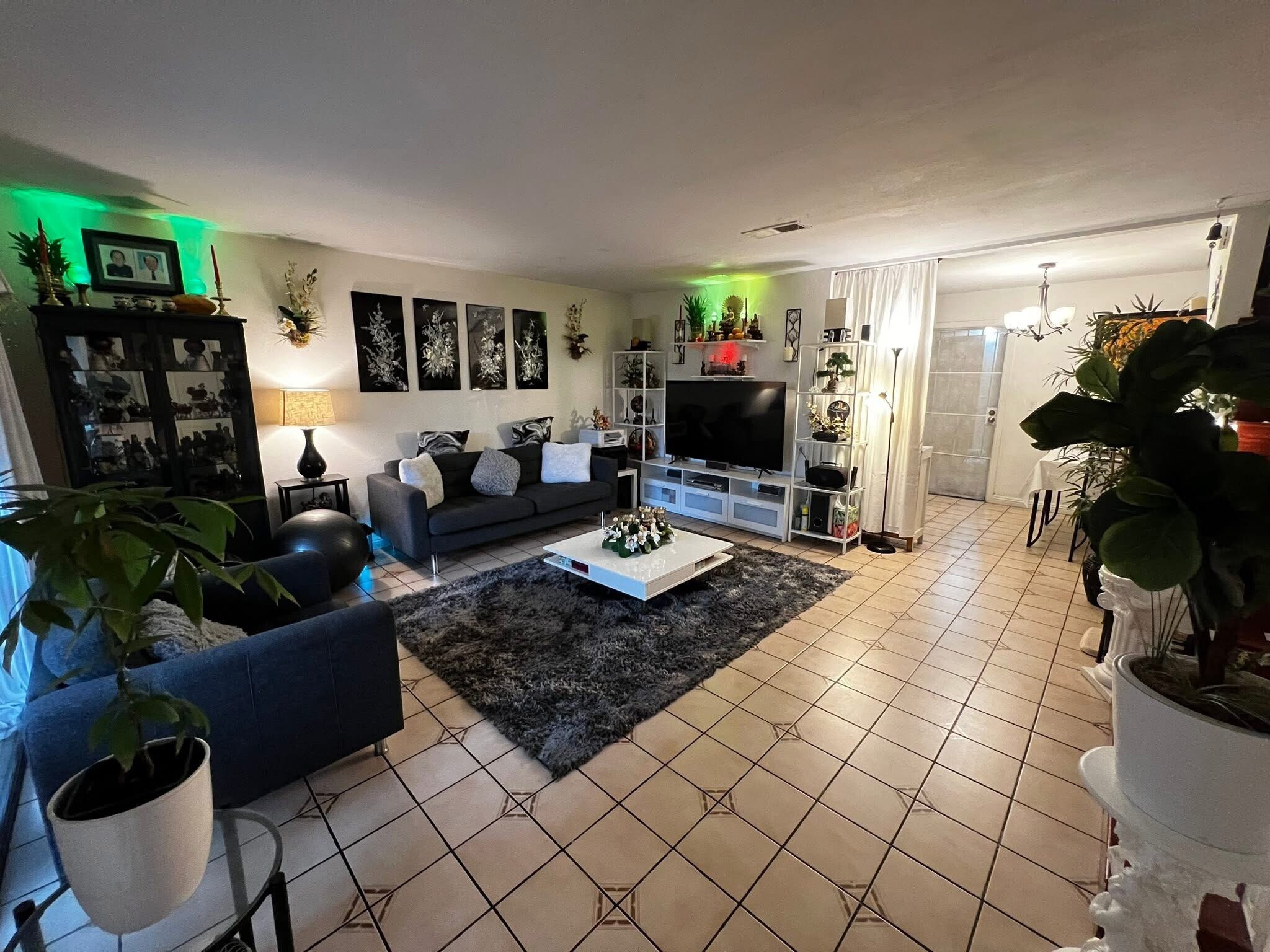 Living room - 13191 Newland St