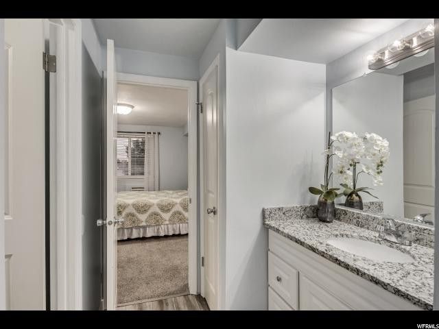 Building Photo - 5660 Meadow Ln