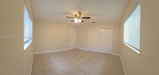 Building Photo - 2504 NW 9th Ln