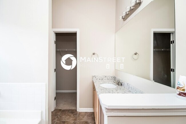 Building Photo - 3 Bedroom Pet-Friendly Home in Lithonia, GA with Main Street Renewal