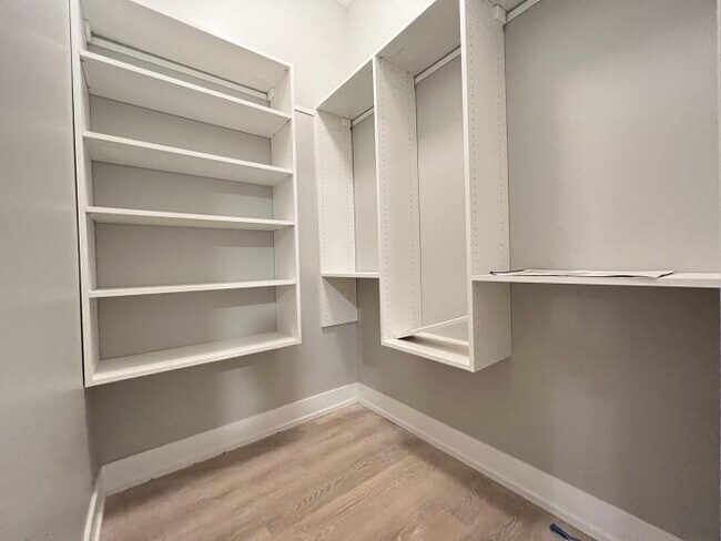 Building Photo - 1 bedroom in Chicago IL 60657