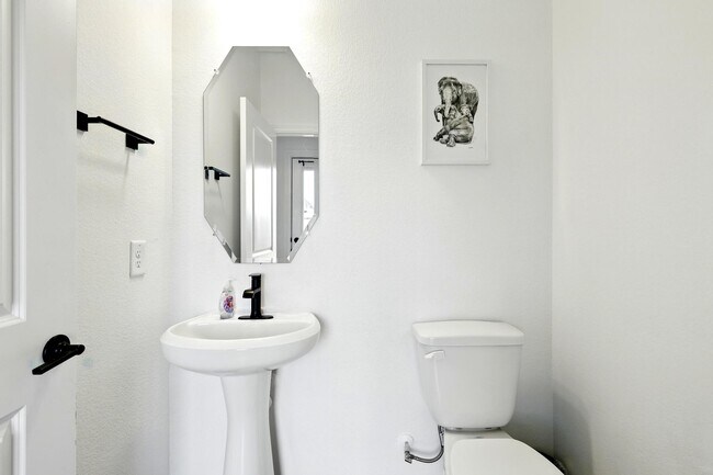 Building Photo - 15727 Rosemary Hl Ln