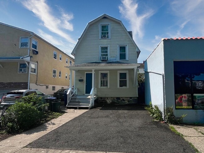 Primary Photo - 236 Battle Ave