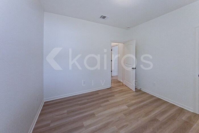 Building Photo - 204 Salvat Dr