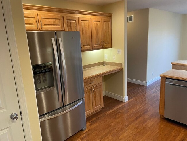 Building Photo - Beautiful 4 bedroom, 3 1/2 bath.