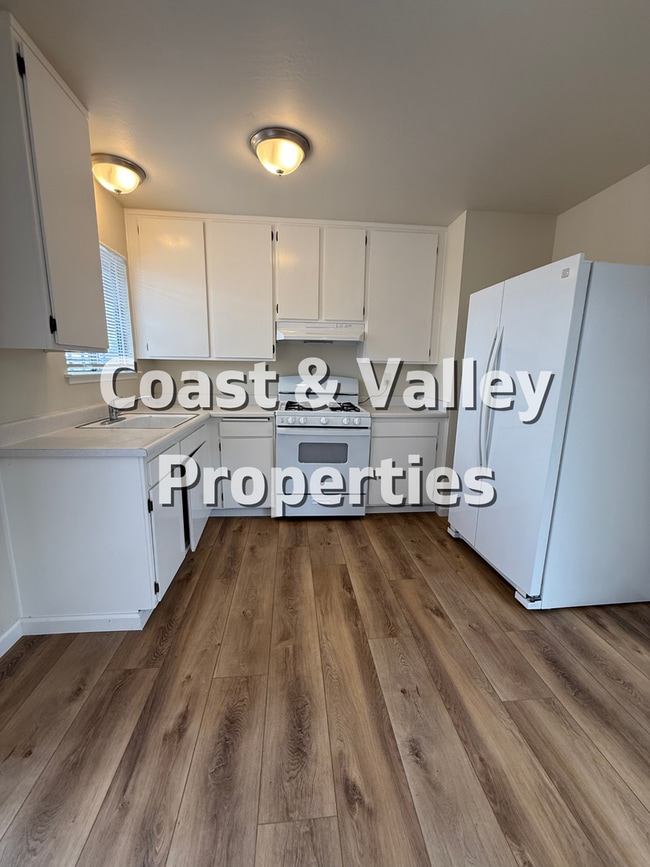 Building Photo - Seaside Home for RENT!!!