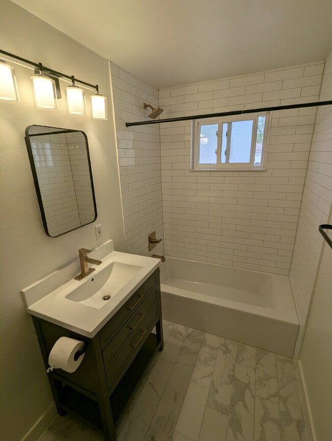 Building Photo - 7070 Beacon Way