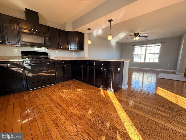 Building Photo - 2 Alfred Ave