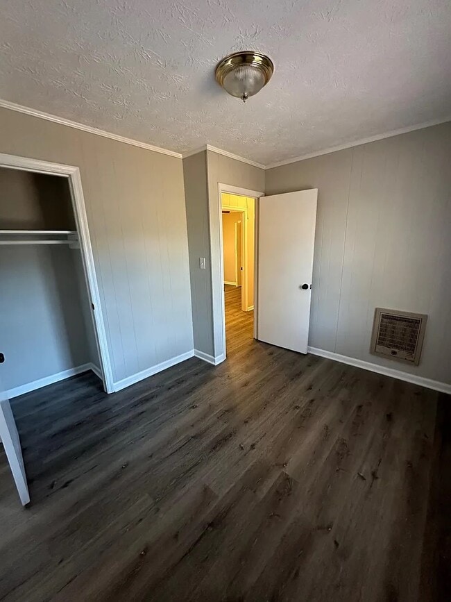 Building Photo - 326 Rooks Rd