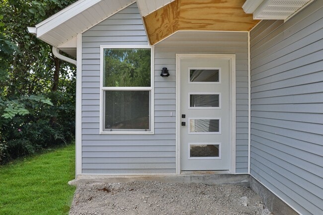 Building Photo - BRAND NEW 3 Bedroom | 2 Bathroom | 2 Car G...