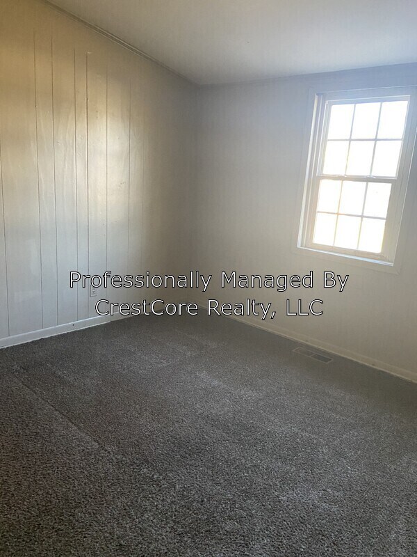 Building Photo - 105 W College St