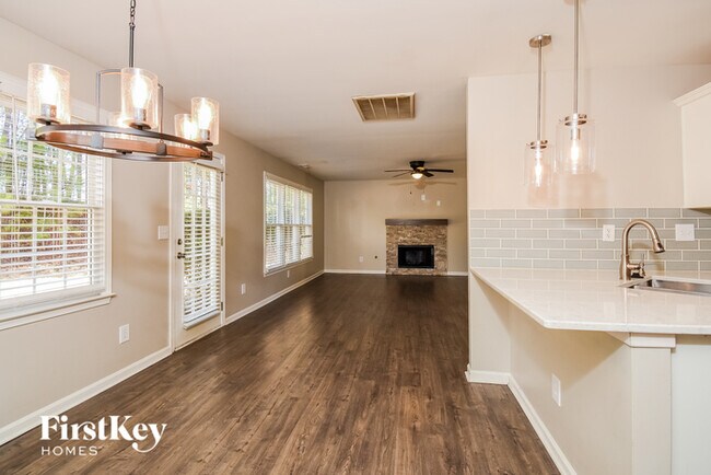 Building Photo - 60 Evans Point