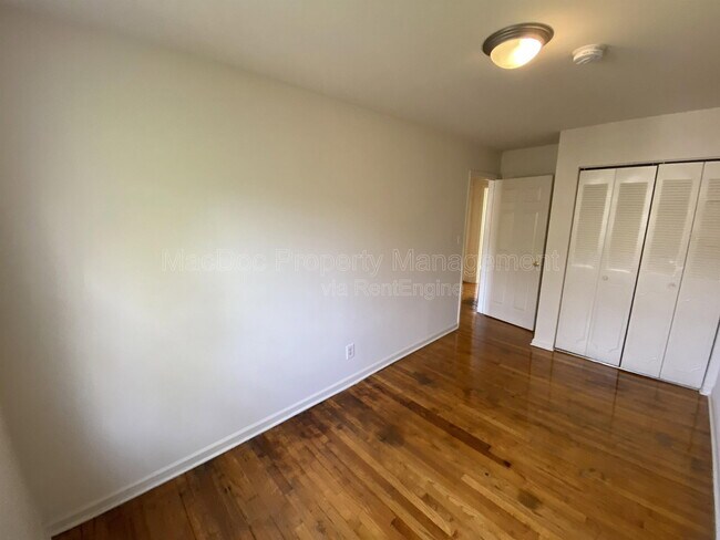Building Photo - 706 Olde Greenwich Cir