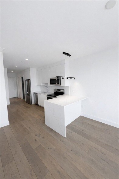 Building Photo - 1121 Dorchester Ave