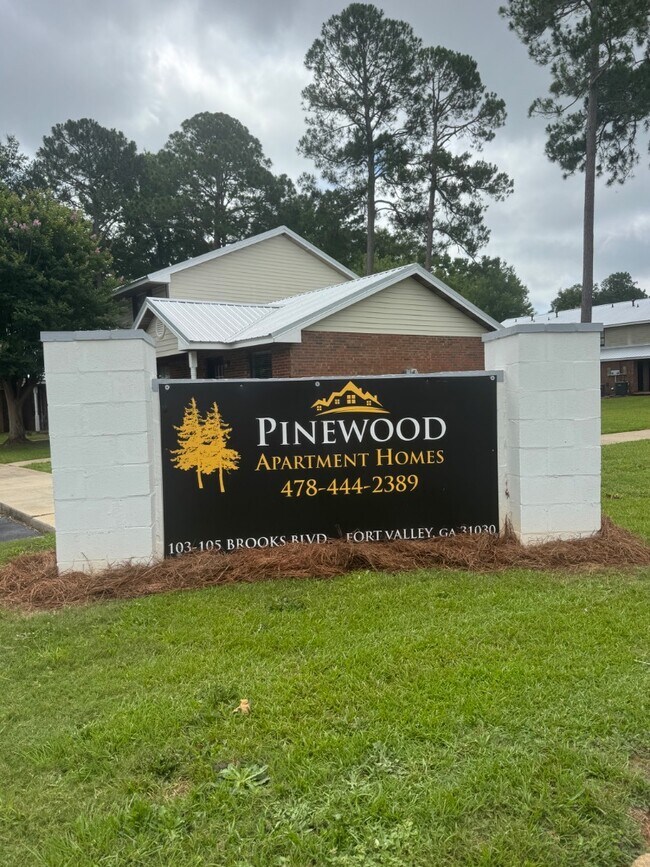 Building Photo - Pinewood