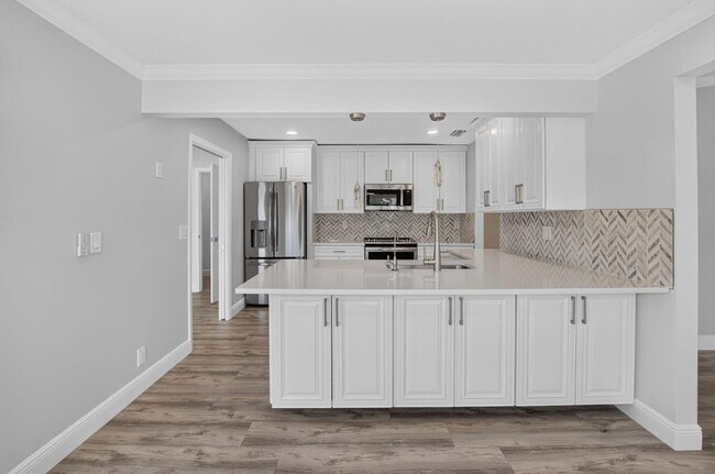 Building Photo - 787 Havana Dr