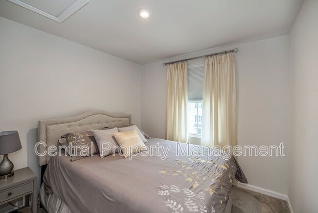 Building Photo - 225 Coldwater Creek Ct